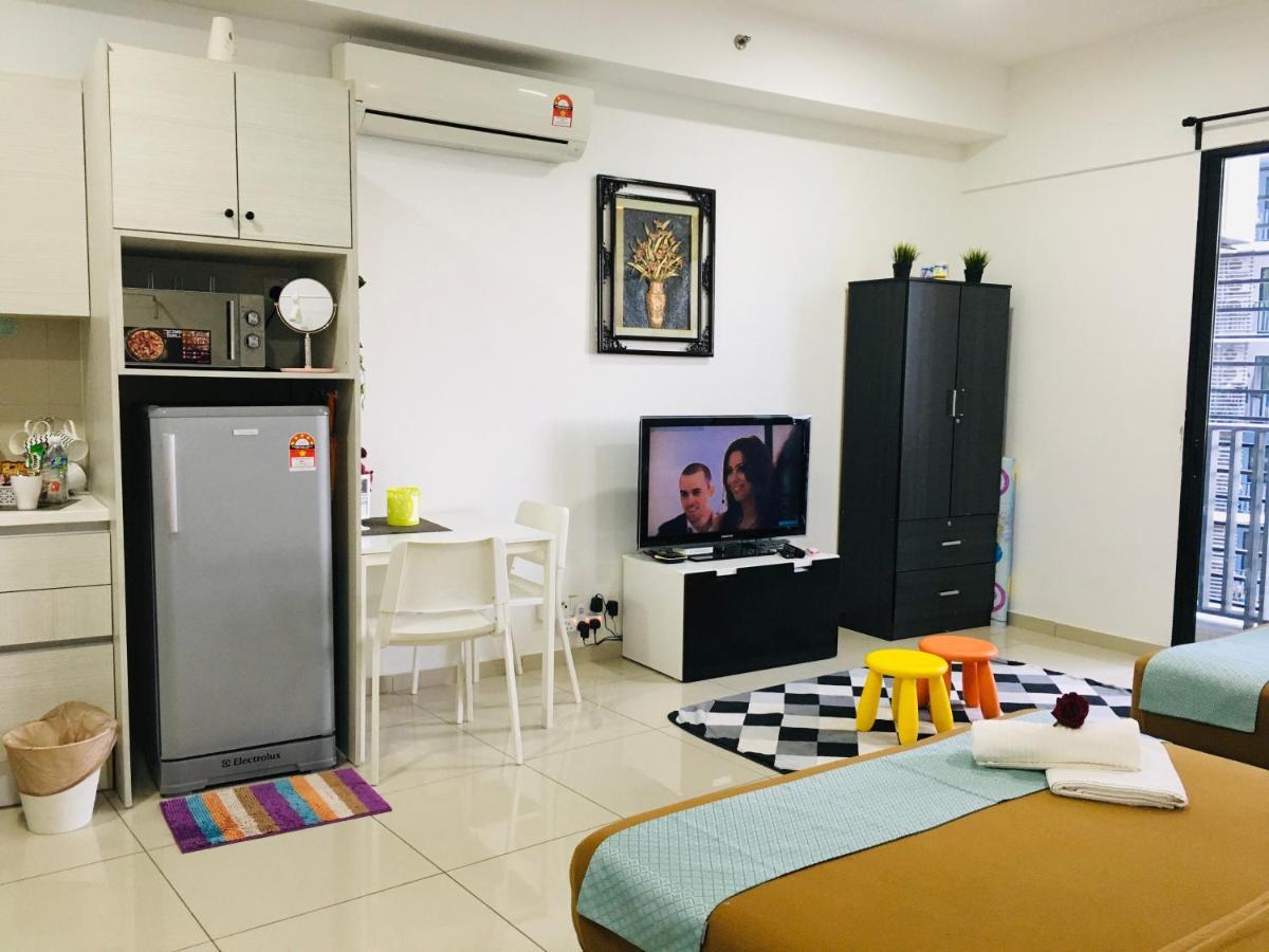 D'Gunduls Homestay Studio By Dgh I-City Шах-Алам Экстерьер фото